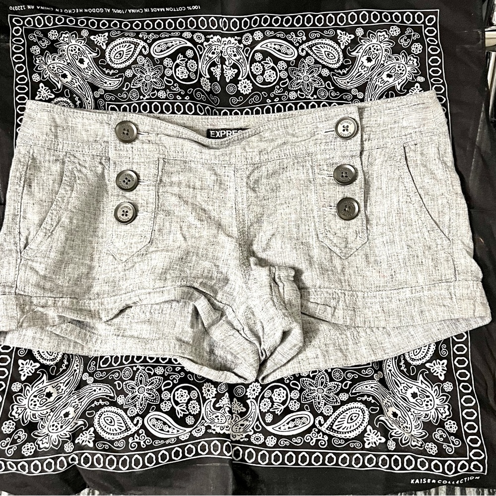 Express dress shorts Gray and White size 4